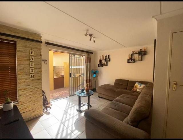 2 BEDROOM TOWNHOUSE FOR SALE IN RYNFIELD